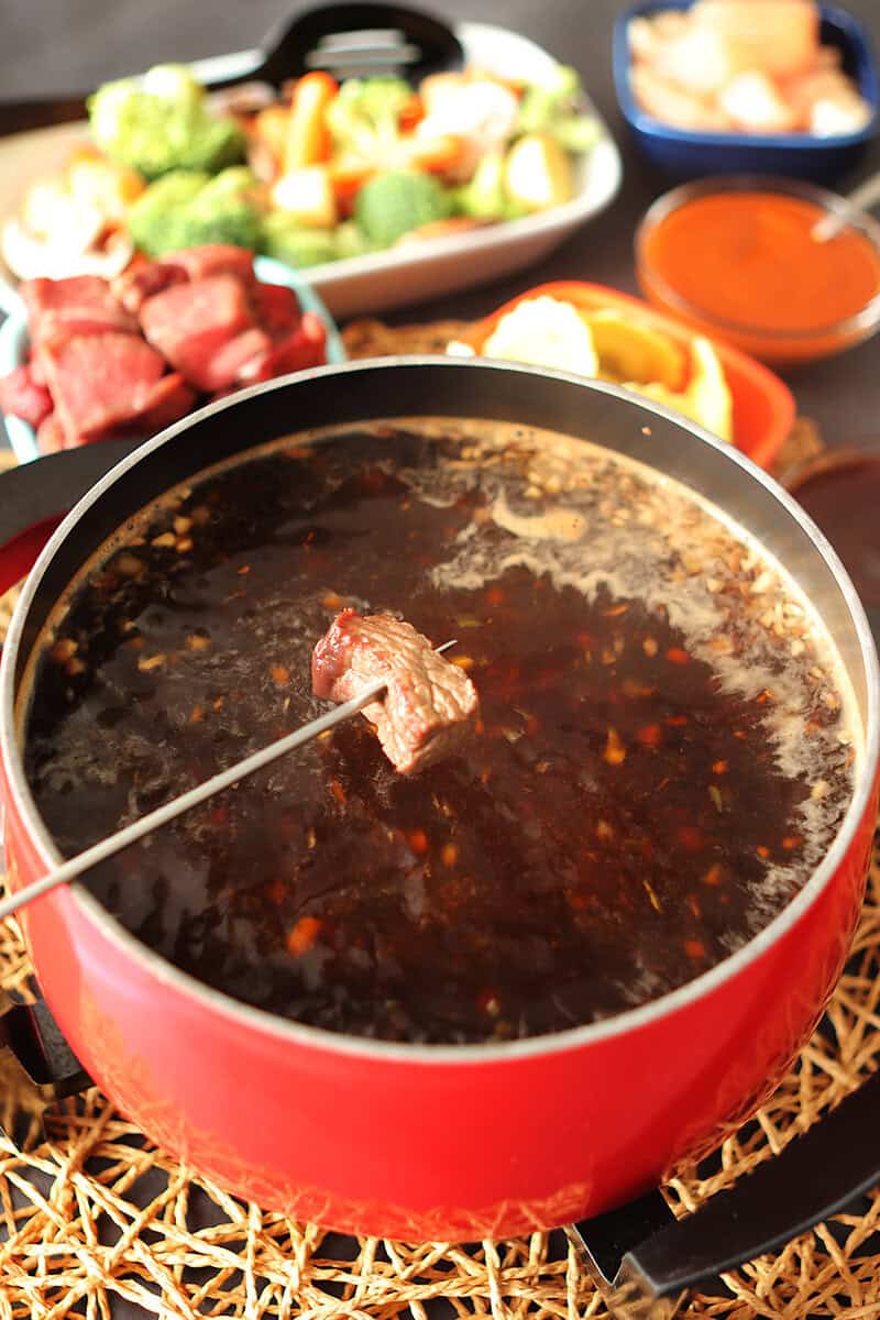 Classic Fondue Bourguignonne (Beef Cooked in Hot Oil)