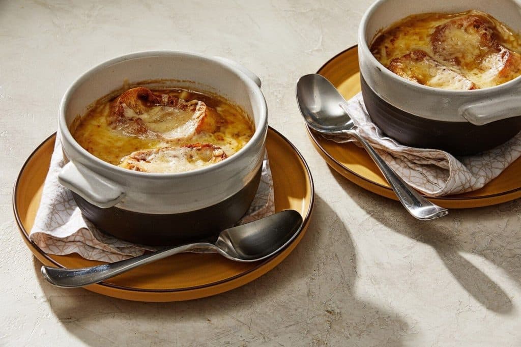 Creamy French Onion Soup with Mozzarella