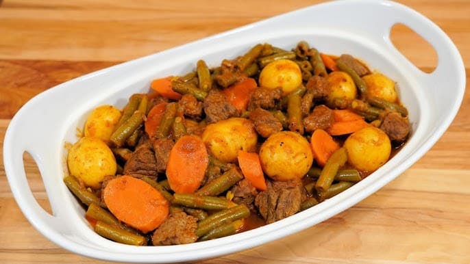 Spicy Two-Bean Meat Stew (Khorak-e Tond Ba Lubia)
