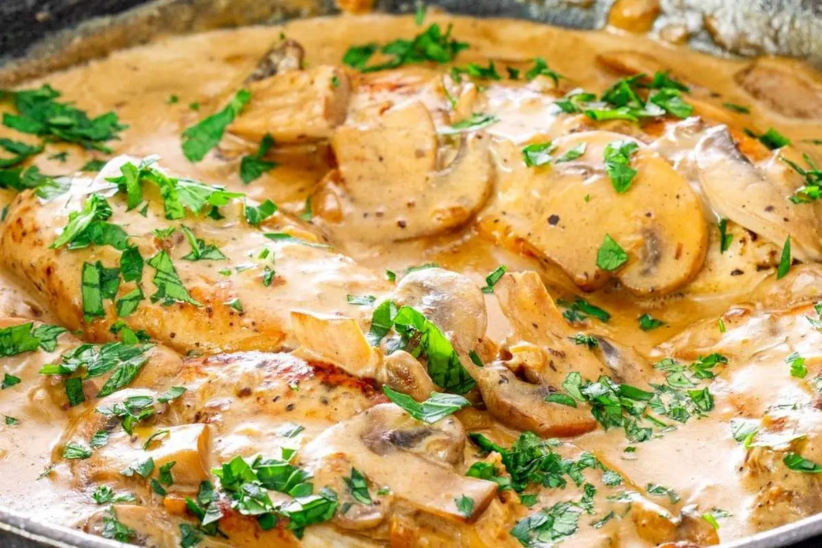 Creamy Chicken and Mushroom Skillet with Lemon